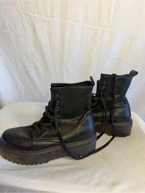 Black Platform Lace-Up Women’s Combat Boots